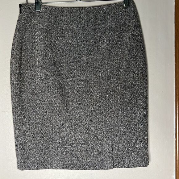 Tahari woman’s pencil skirt, size 4 - Picture 6 of 7